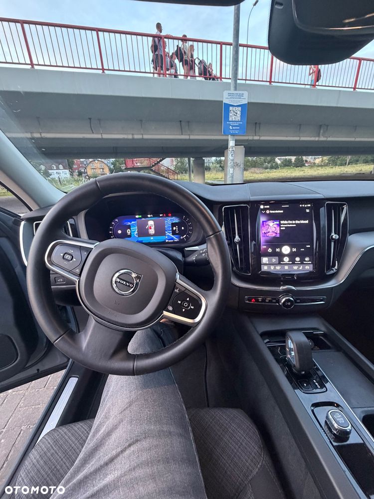 Volvo XC 60 B4 D Essential - 12