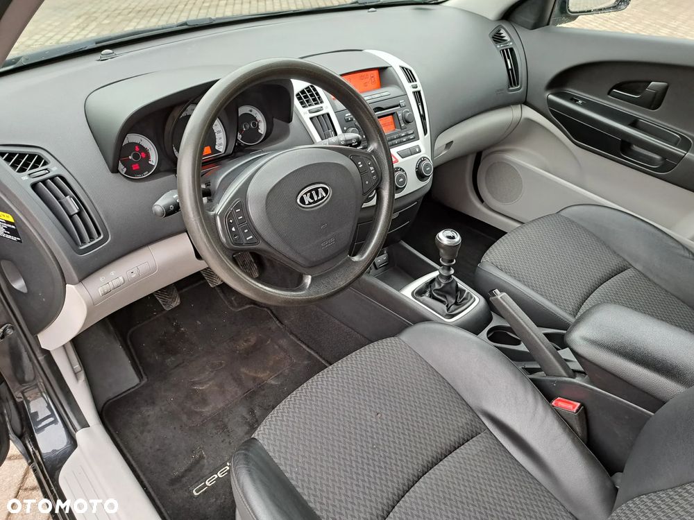 Kia Ceed - 14