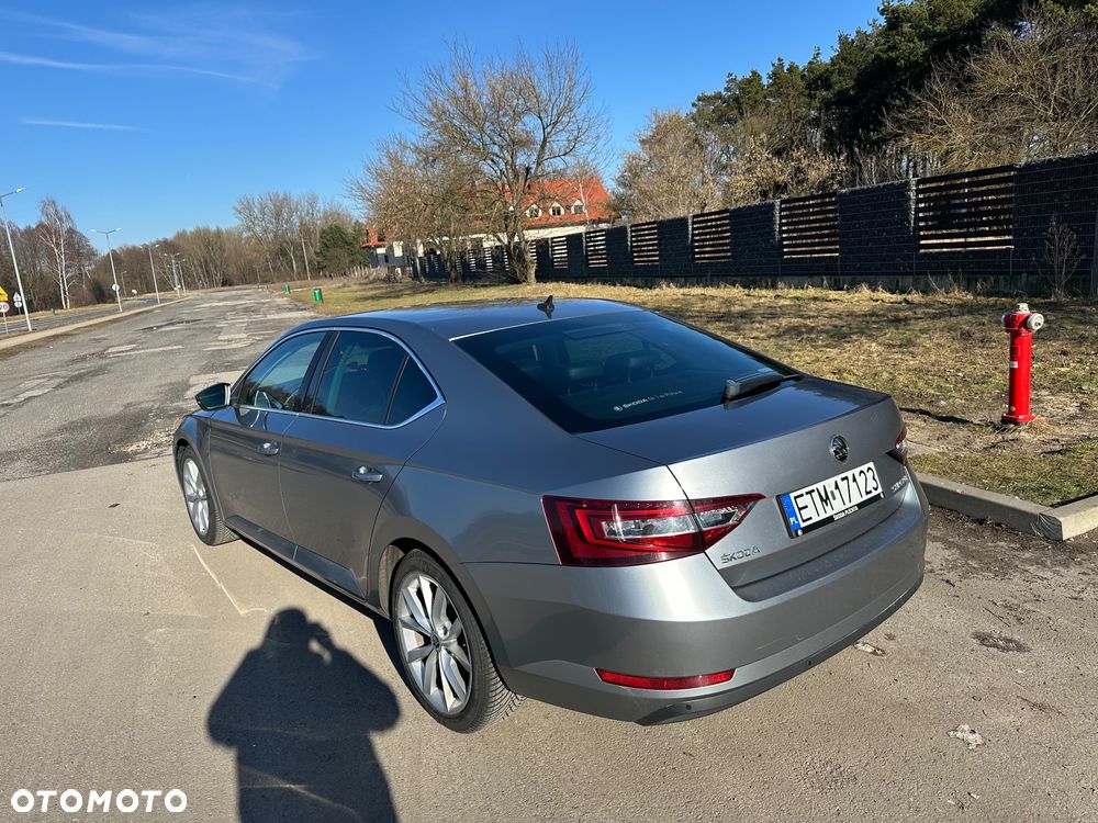 Skoda Superb 2.0 TDI Sportline - 7