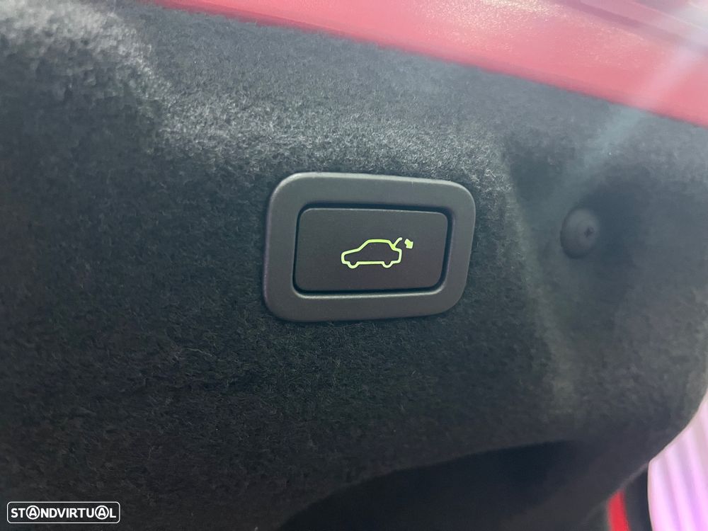 Jaguar XE D180 Aut. R-Dynamic S — fotografia 22