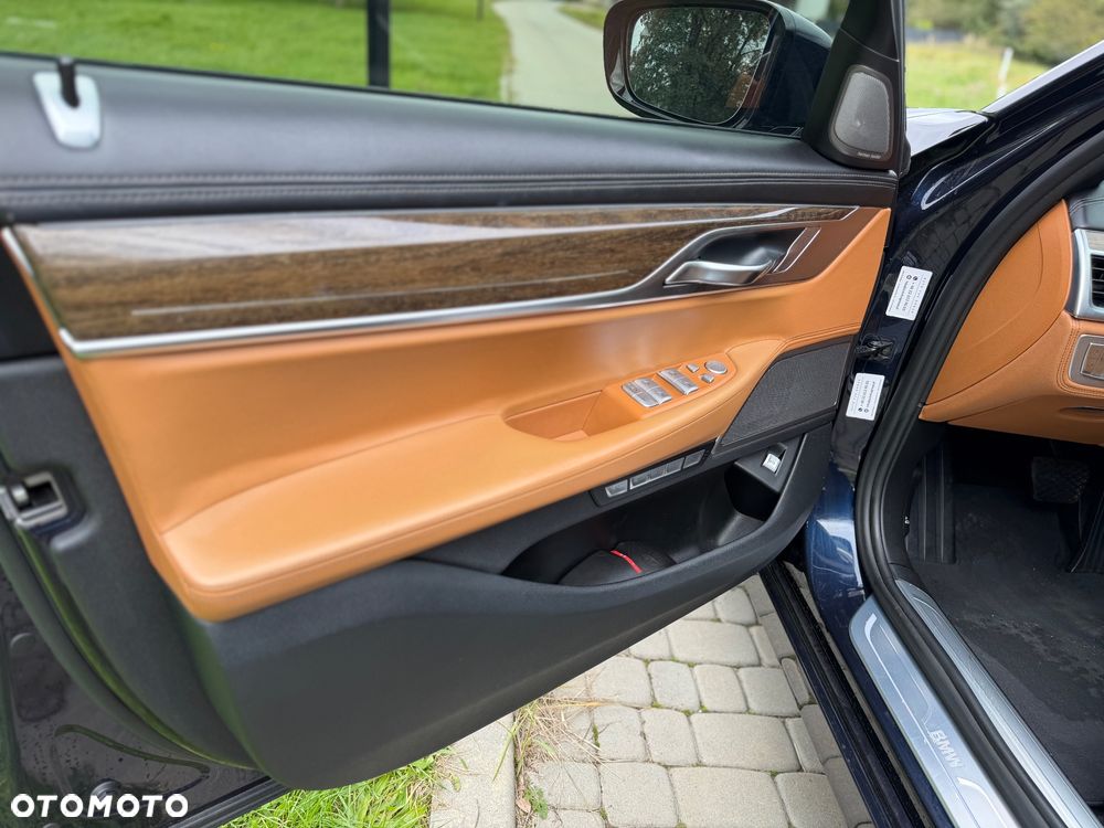 BMW Seria 7 750Li xDrive - 19