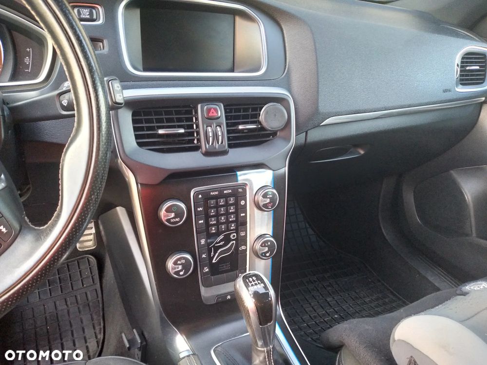 Volvo V40 D2 Drive-E R-Design Momentum - 9