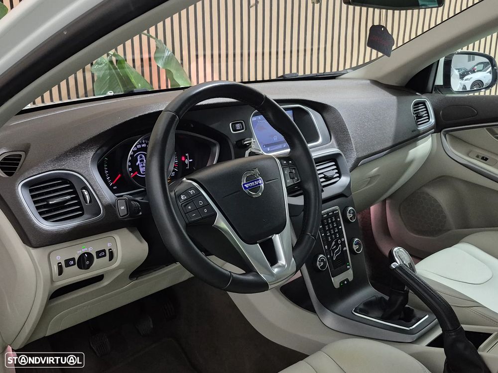 Volvo V40 1.6 D2 Momentum Eco - 13
