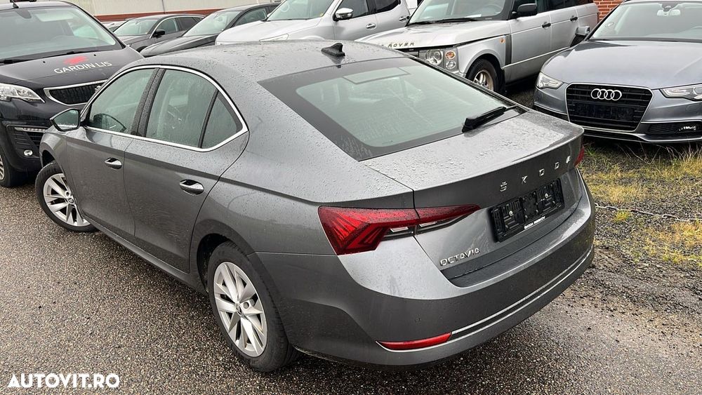 Skoda Octavia 2.0 TDI DSG Sportline - 3