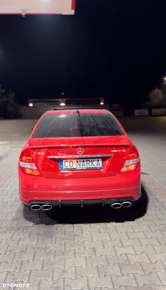 Mercedes-Benz Klasa C 63 AMG - 22