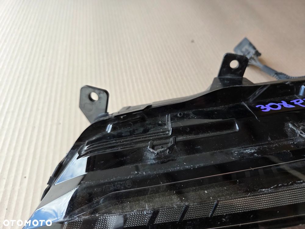 Led DRL halogen prawy przedni peugeot 308 P5 T10 - 6
