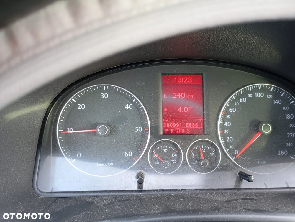 Volkswagen Touran 2.0 TDI DSG Trendline - 6