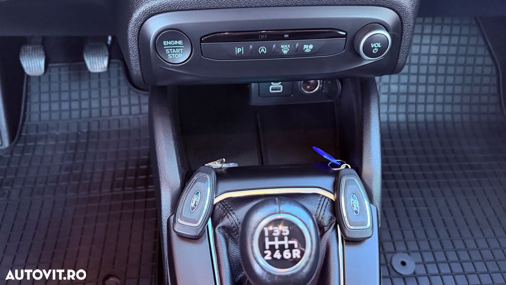 Ford Focus 1.0 EcoBoost Titanium - 32