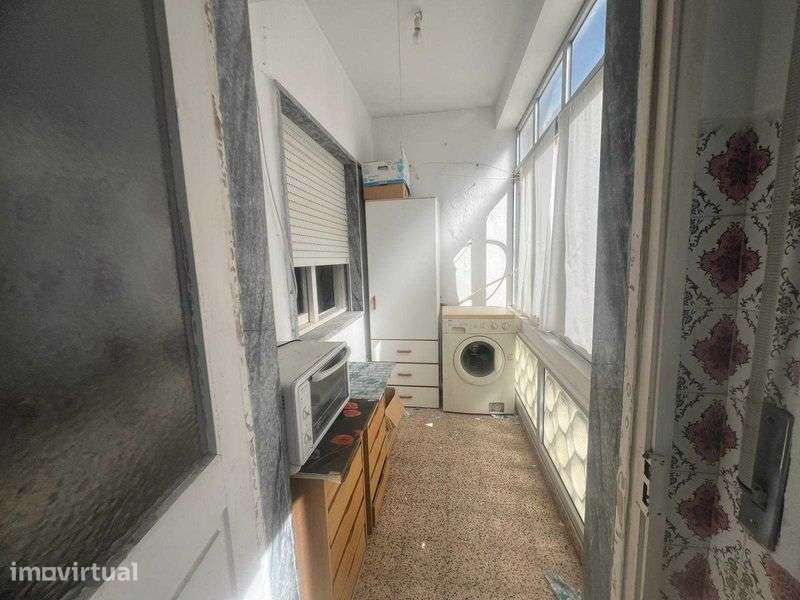 Vende-se Prédio com 2 andares a 350 m da praia - Grande imagem: 3/10
