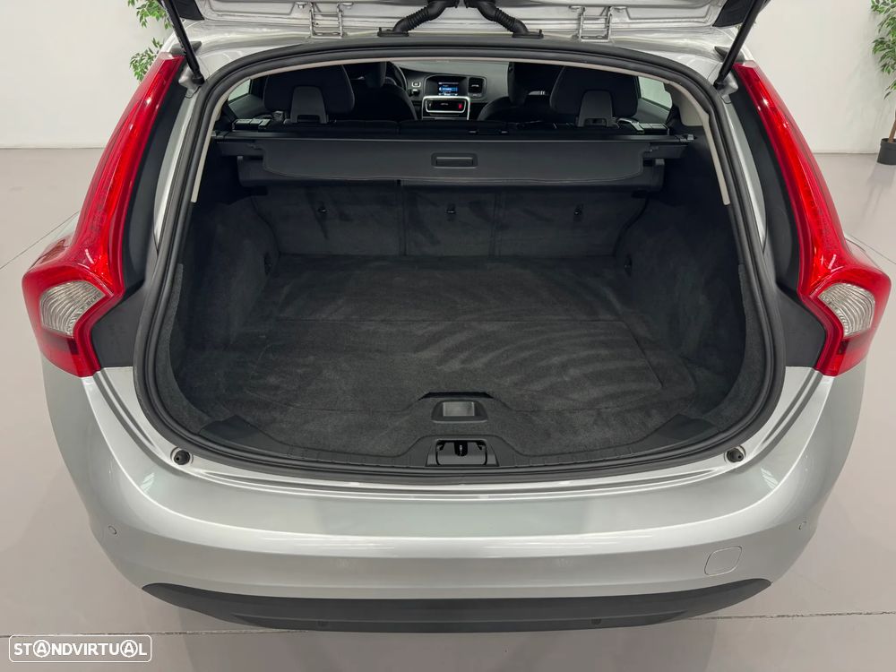 Volvo V60 2.0 D3 Momentum - 27