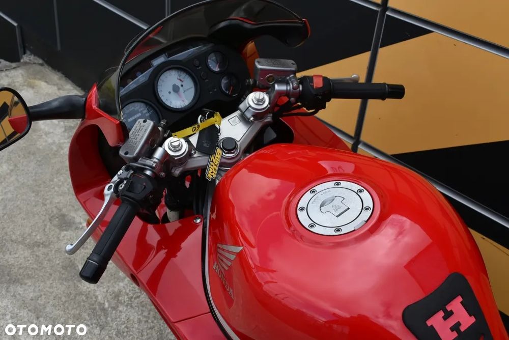 Honda VFR - 12