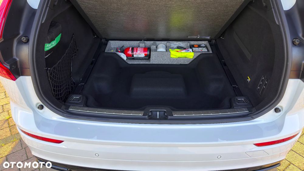 Volvo XC 60 D5 AWD Geartronic RDesign - 14