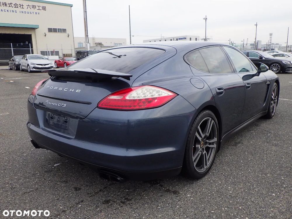 Porsche Panamera GTS PDK - 12