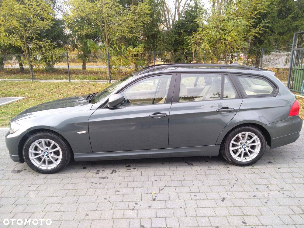 BMW Seria 3 318d DPF Touring - 38