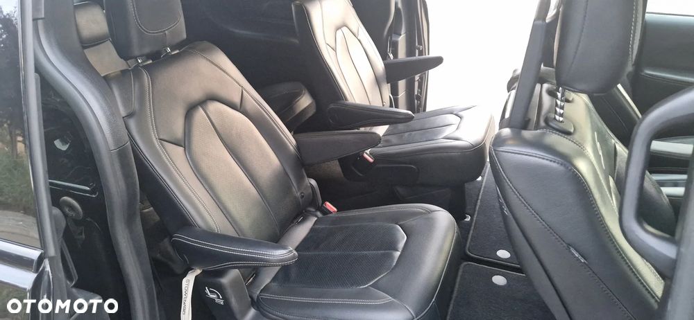 Chrysler Pacifica - 25