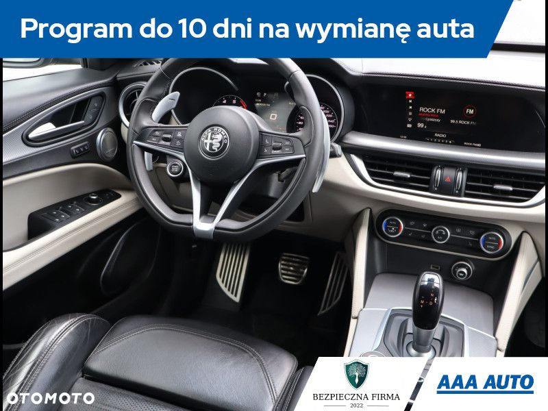 Alfa Romeo Stelvio - 8