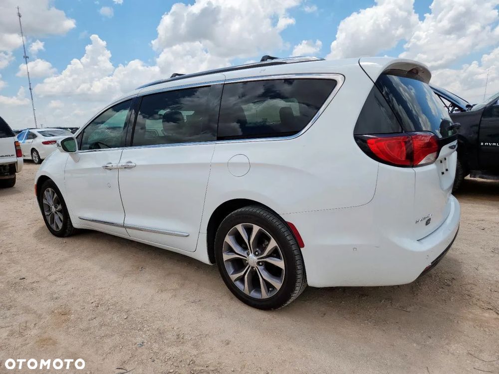 Chrysler Pacifica - 2