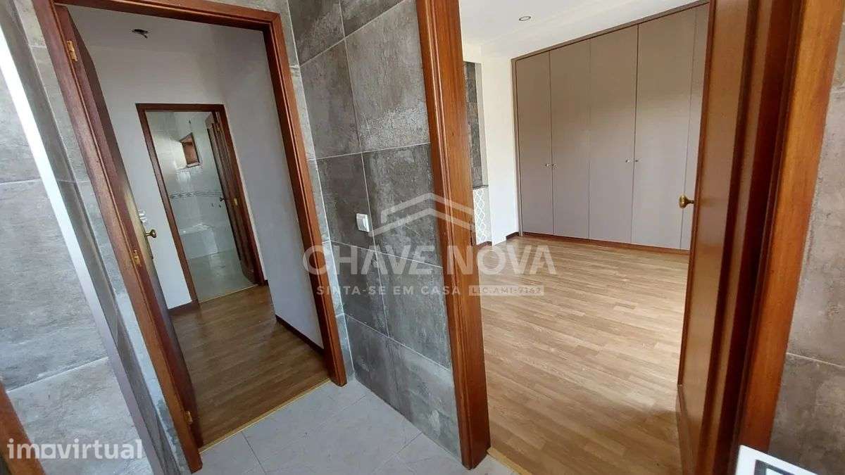 T2 no ultimo piso com terraço e garagem fechada S. Félix da Marinha - Grande imagem: 5/25