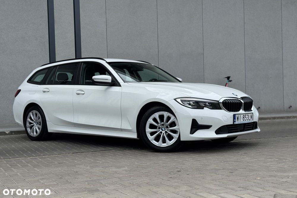 BMW Seria 3 318d mHEV - 15