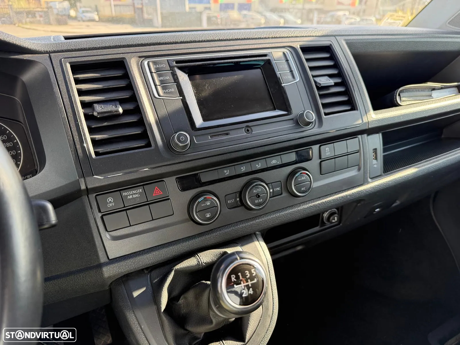 VW Caravelle 2.0 TDi BM Longa Comfortline - 25