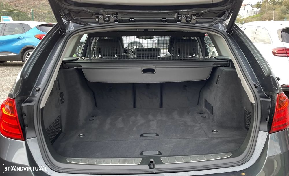 BMW 320 d Auto Line Sport - 29