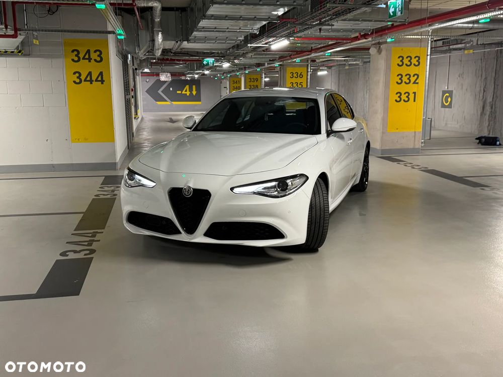 Alfa Romeo Giulia - 5