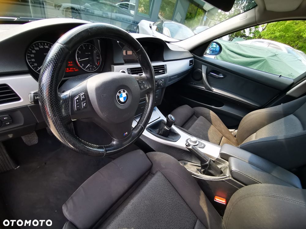 BMW Seria 3 320i - 4