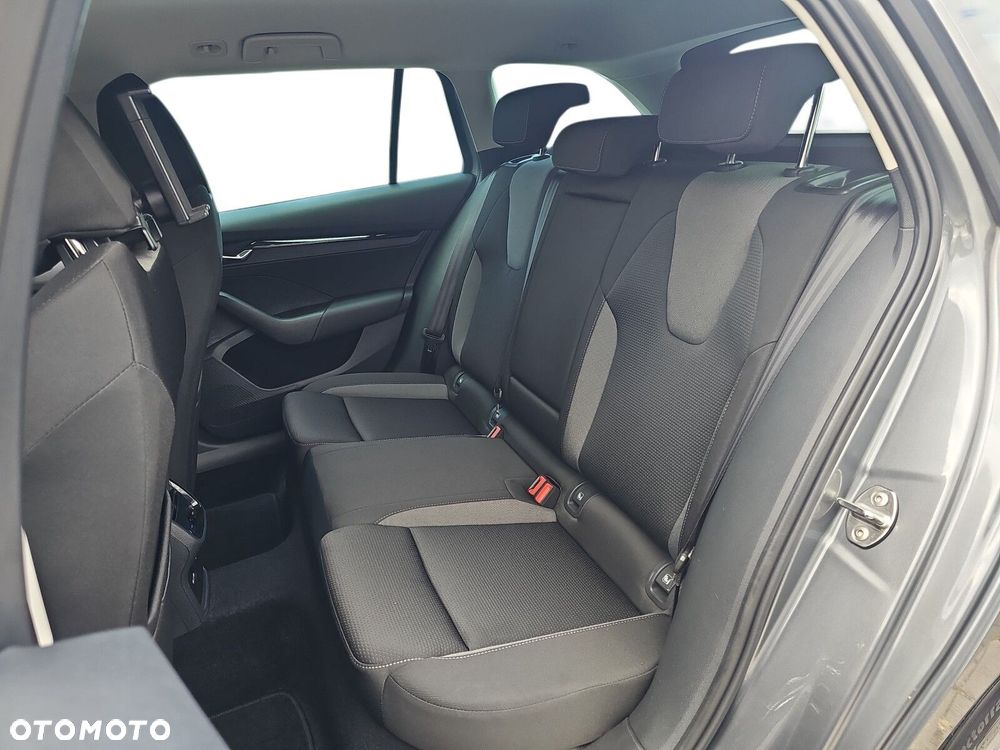 Skoda Octavia 2.0 TDI Ambition DSG - 8
