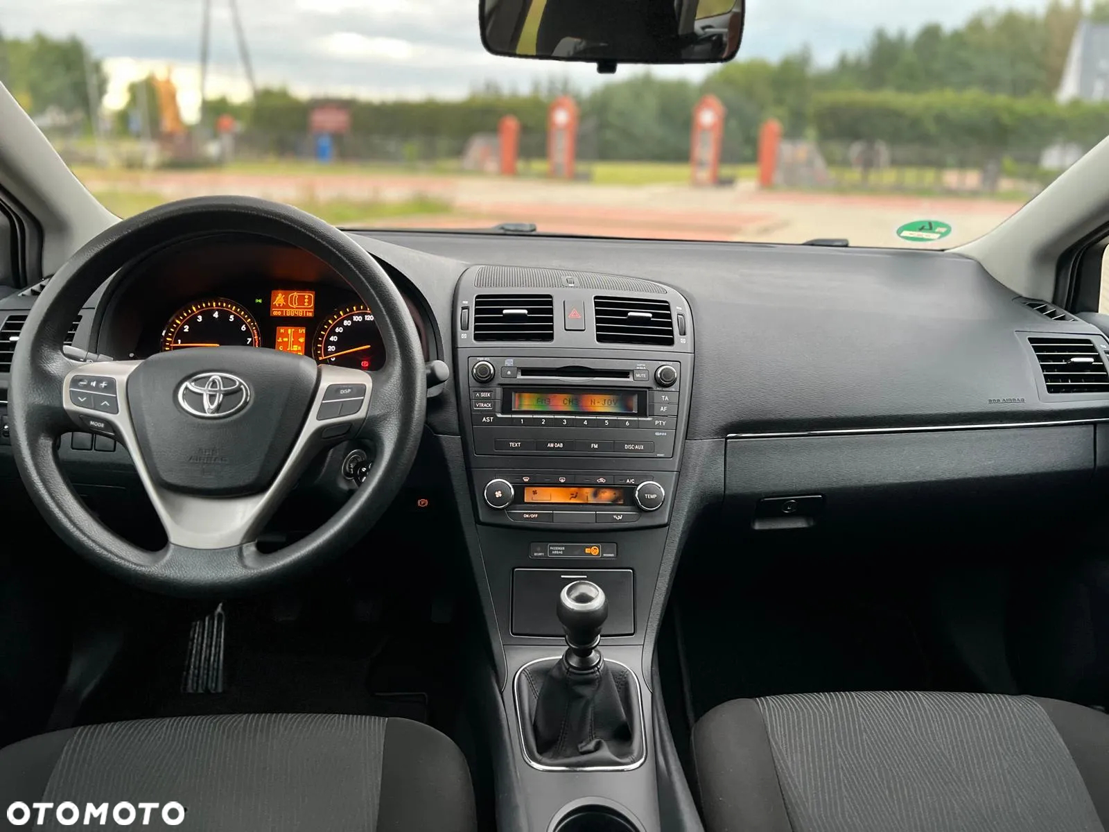 Toyota Avensis Combi 1.6 - 9