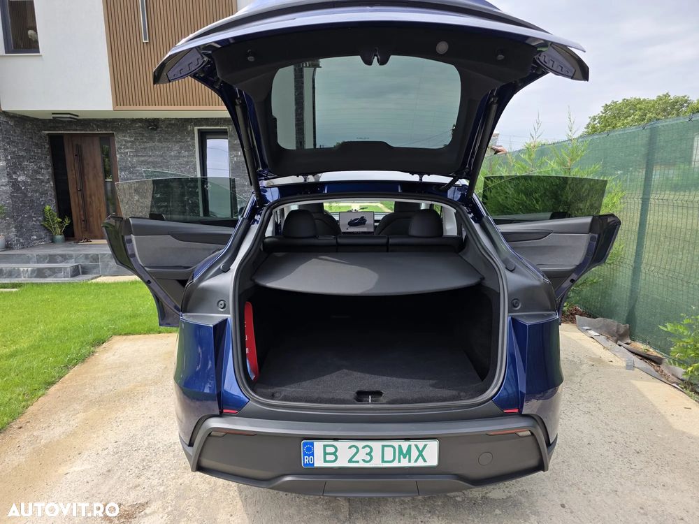Tesla Model Y Long Range RWD Premium - 11