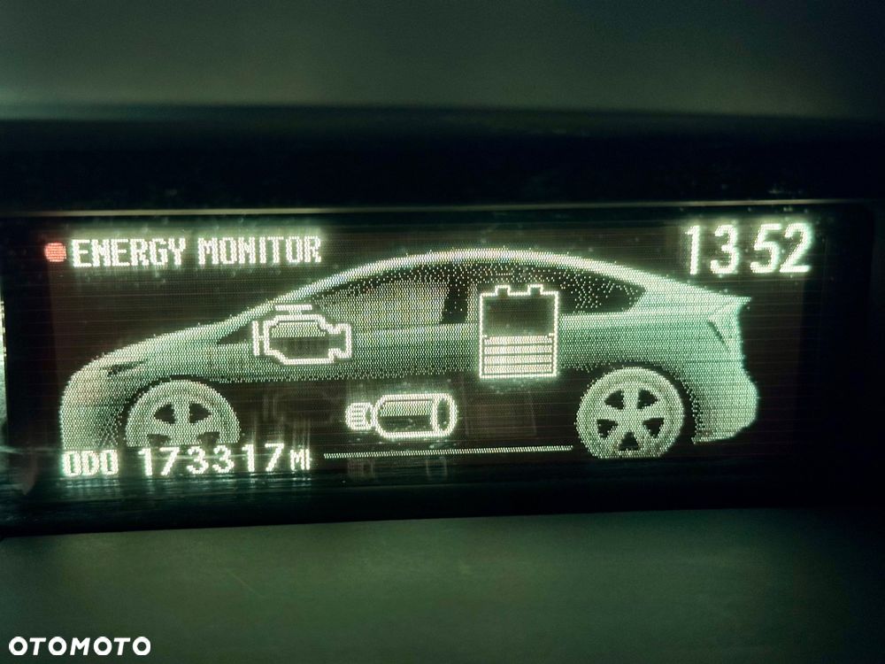 Toyota Prius 1.8 HSD Premium - 28