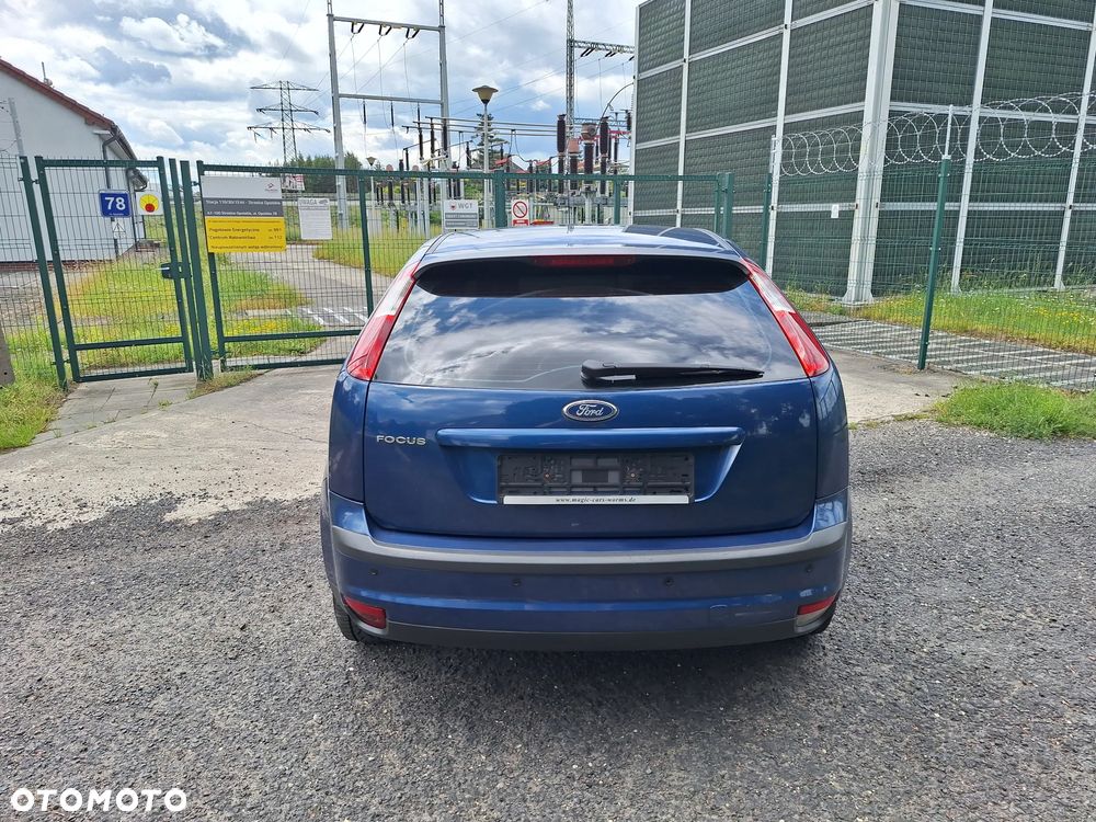 Ford Focus 1.8 FF Ghia - 17