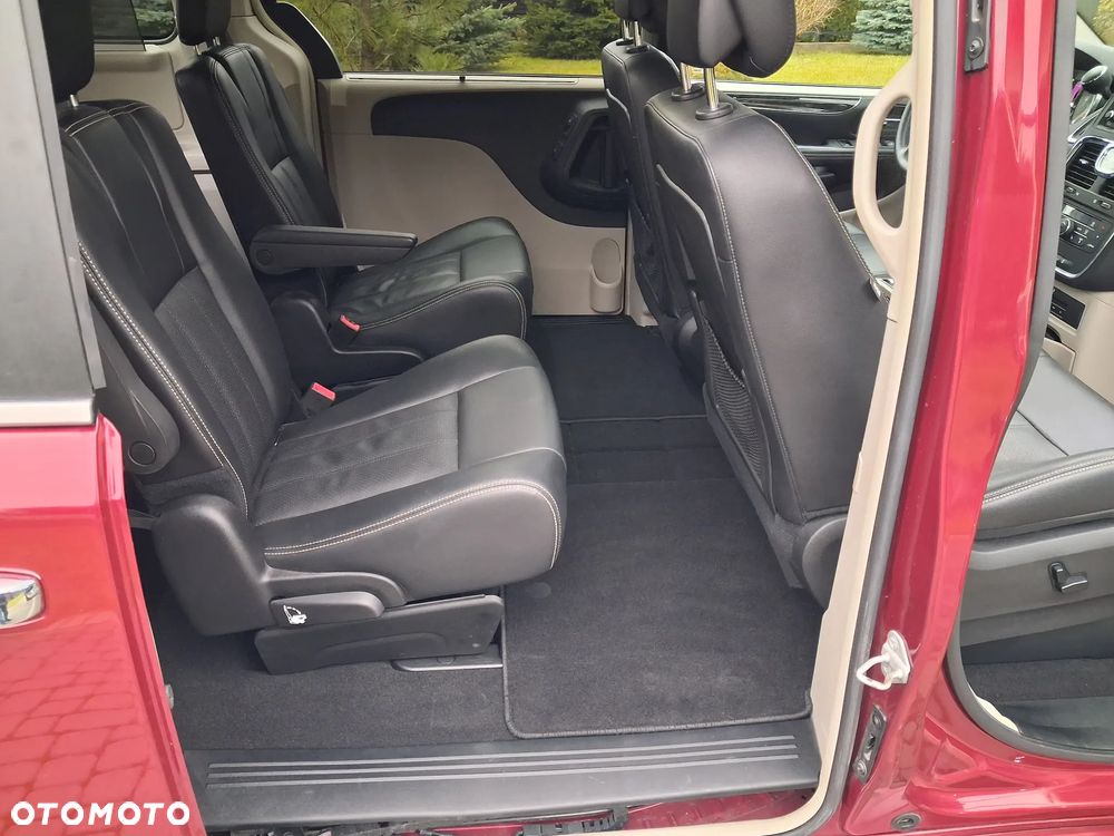 Chrysler Town & Country 3.6 Limited - 11