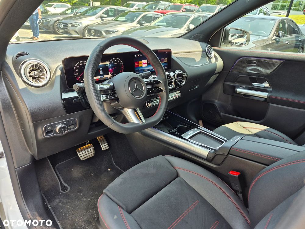 Mercedes-Benz GLA 200 - 16