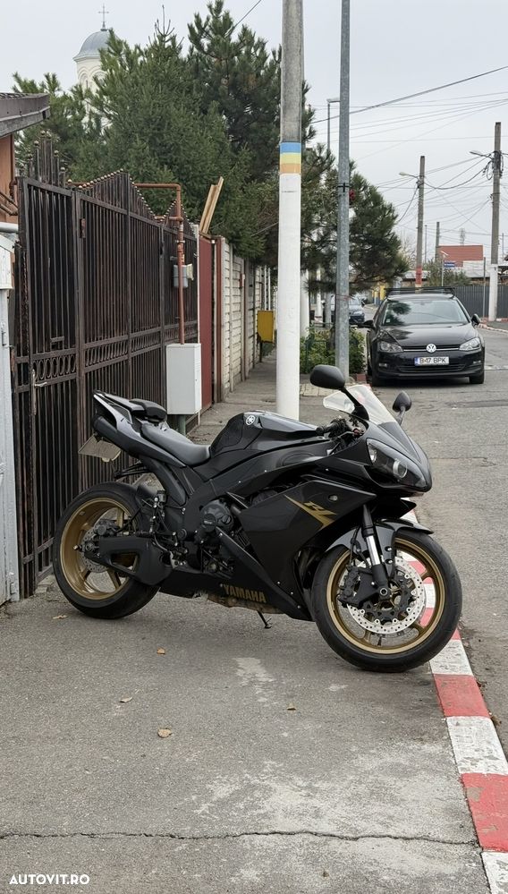 Yamaha YZF 1000 R1 - 2