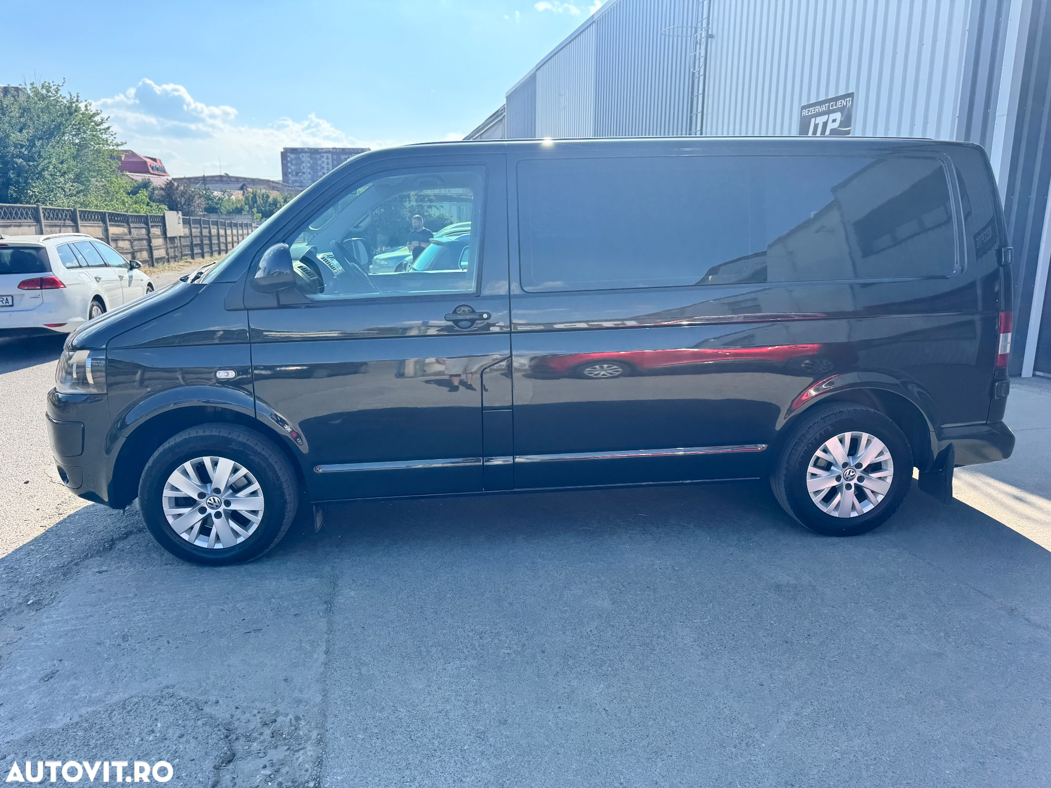 Volkswagen Transporter - 4