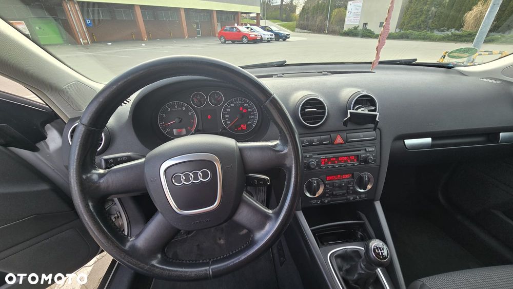 Audi A3 3-drzwiowe 1.6 FSI Ambiente - 8