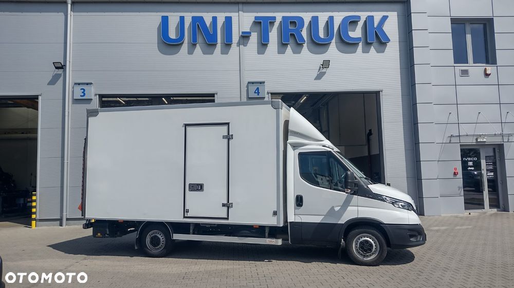 Iveco DAILY 35S18 3.0 180KM KONTENER WINDA 750kg 8EP - 3