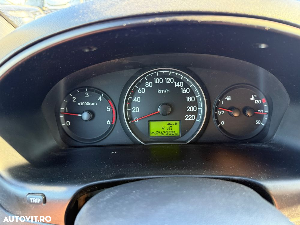 Hyundai H-1 Starex - 9