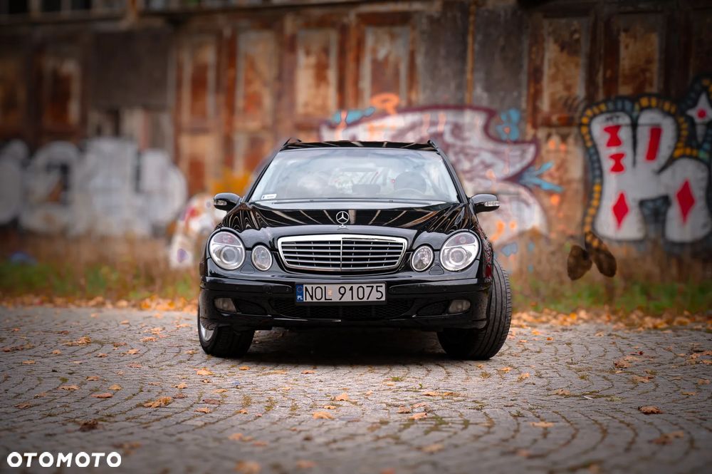 Mercedes-Benz E-Class 2004 photo 4