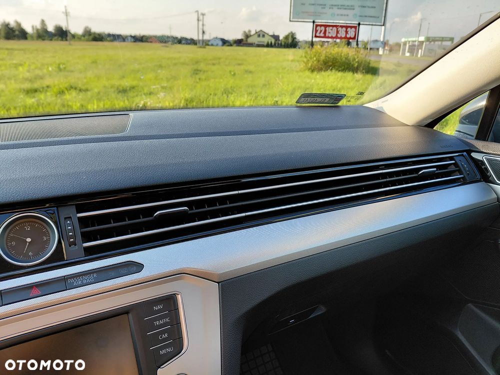 Volkswagen Passat 1.8 TSI BMT Comfortline - 32