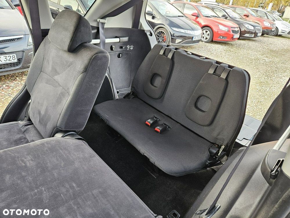 Mitsubishi Outlander - 10