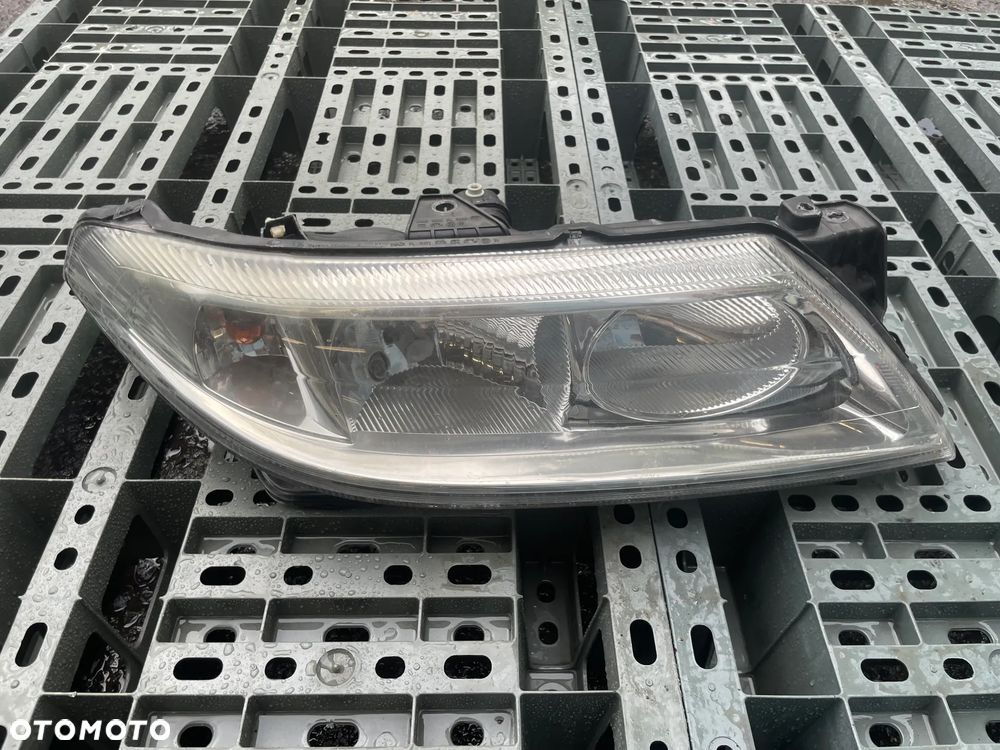 Reflektor prawy Renault Laguna 2