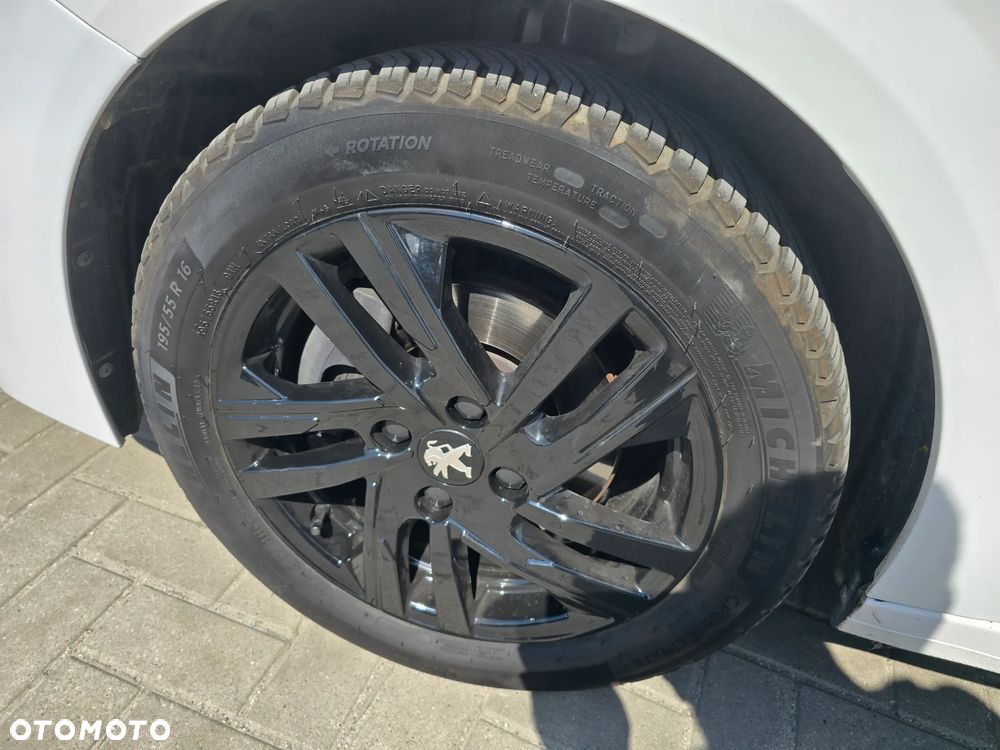 Peugeot 208 - 17