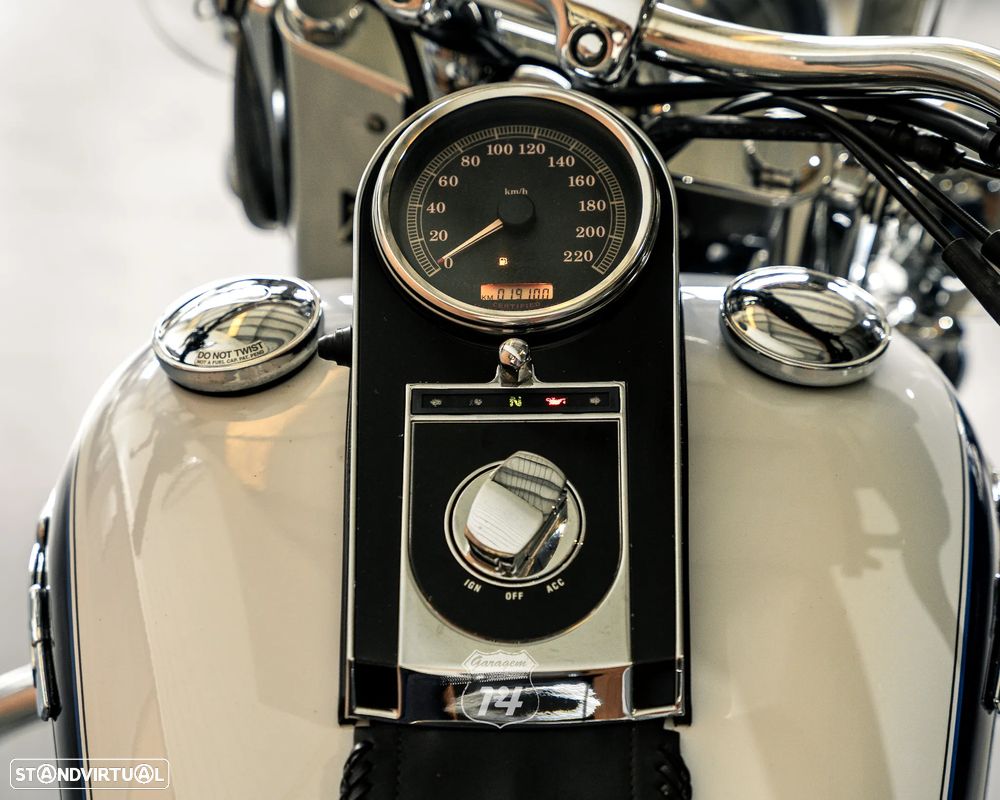 Harley-Davidson FLST Softail Deluxe - 9
