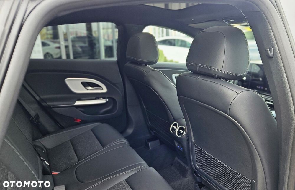 Mercedes-Benz CLA - 11