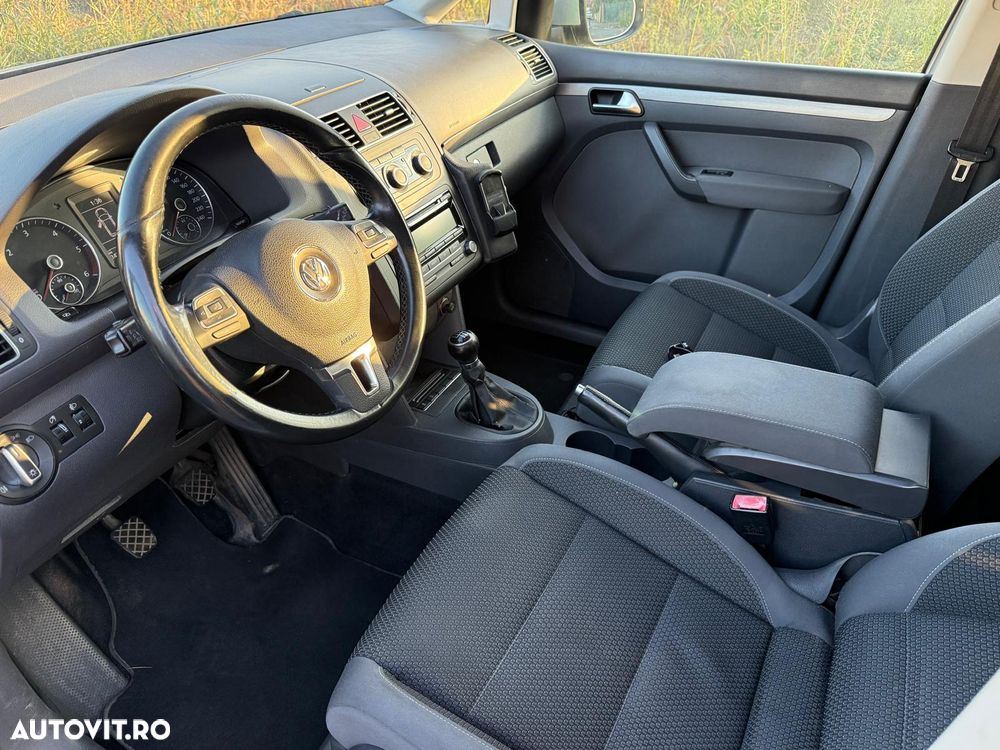 Volkswagen Touran - 24