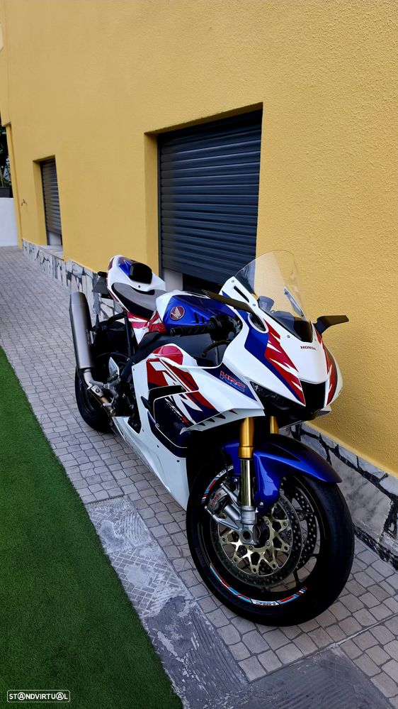 Honda CBR CBR1000RR-R Fireblade SP 30th Anniversary - 3