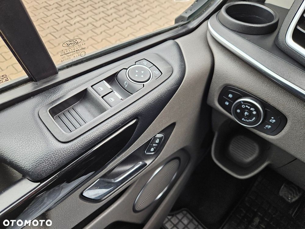 Ford Tourneo Custom - 21