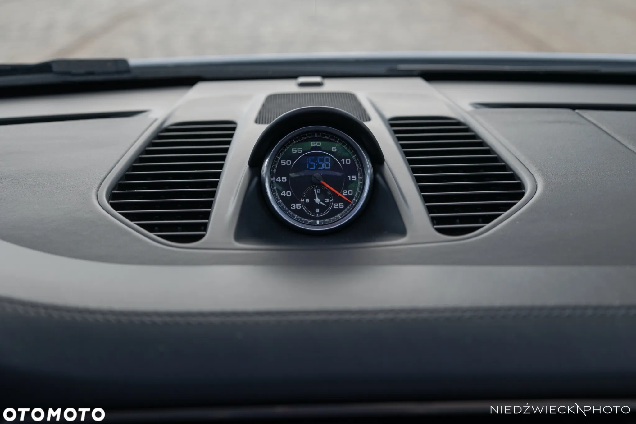 Porsche 911 50th Anniversary Edition PDK - 15